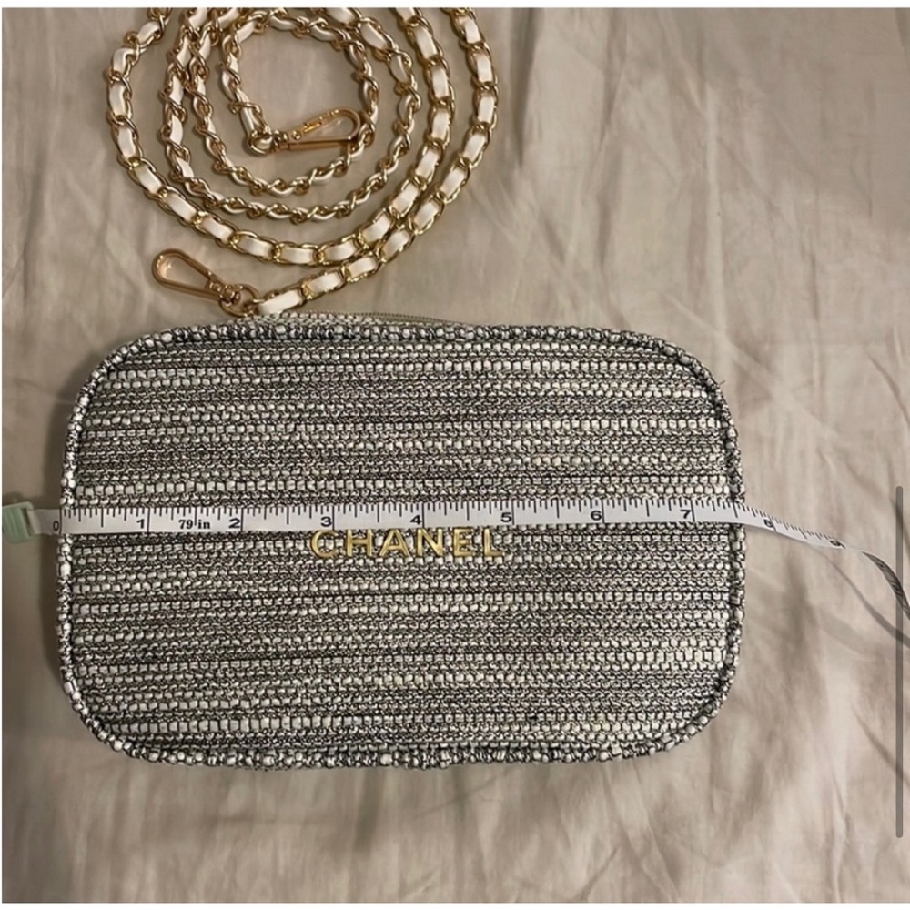 Authentic Chanel Tweed crossbody bag - Picture 4 of 13